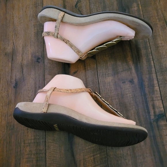 Vionic - Gold and Cork‎ Rest Miami Toe-post Sandal - Picture 3 of 8